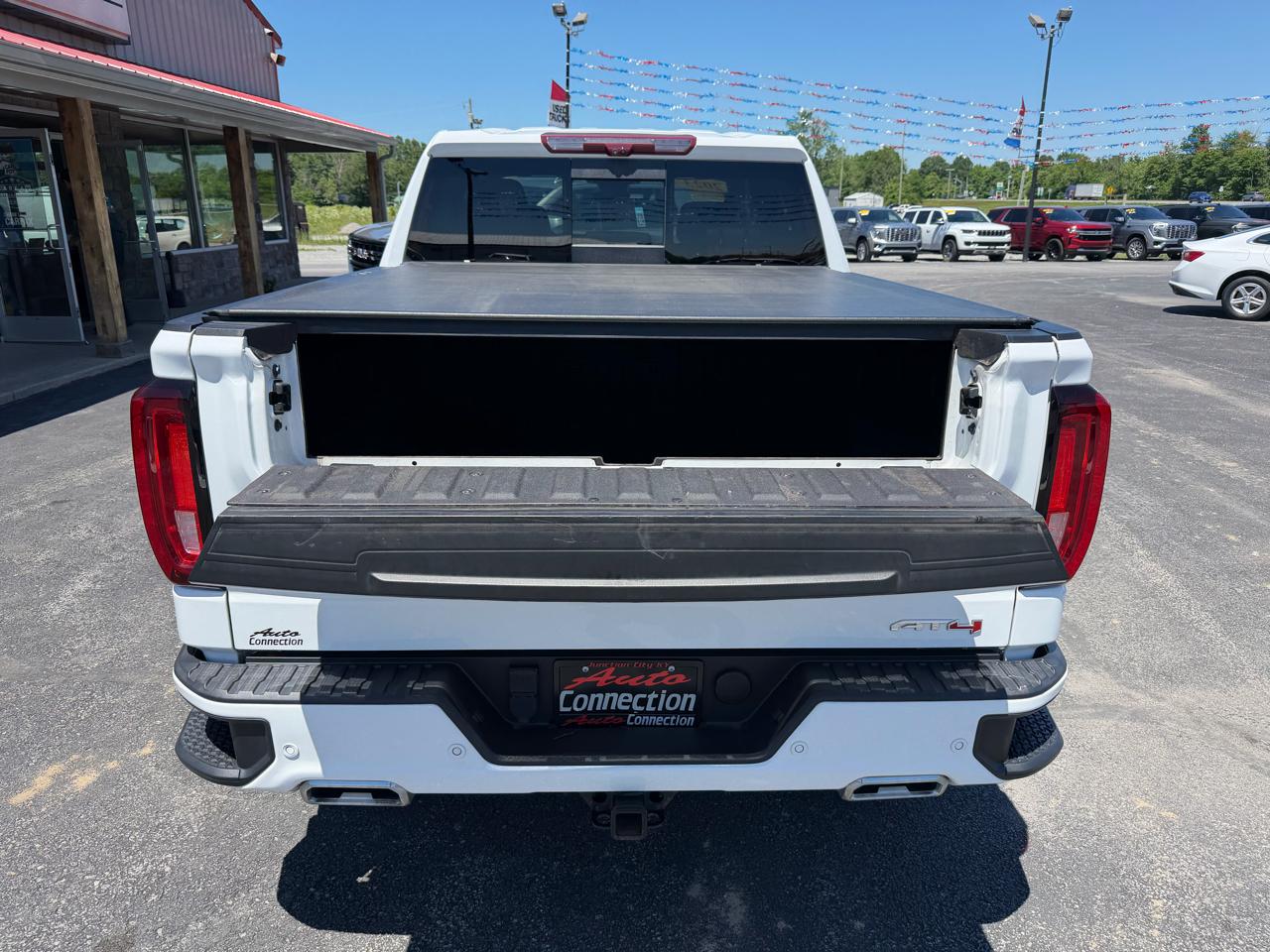GMC Sierra 1500 4WD Crew Cab 147" AT4 2023