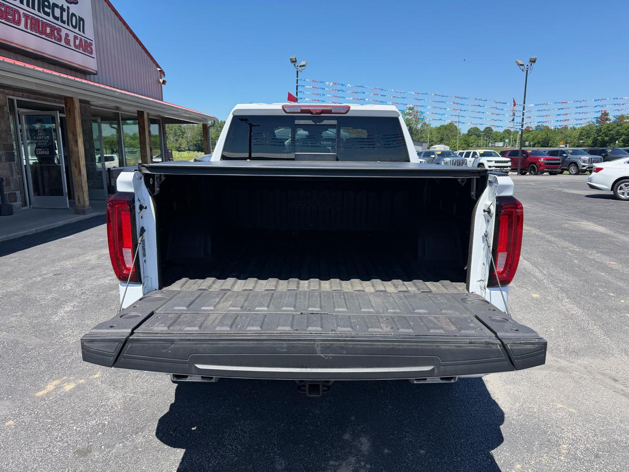 GMC Sierra 1500 4WD Crew Cab 147" AT4 2023