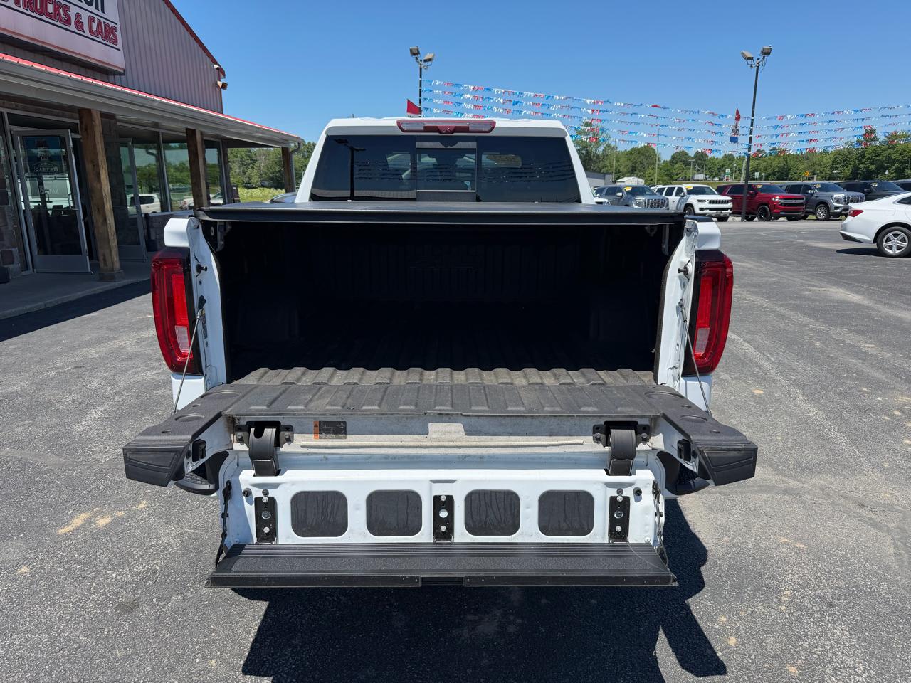 GMC Sierra 1500 4WD Crew Cab 147" AT4 2023