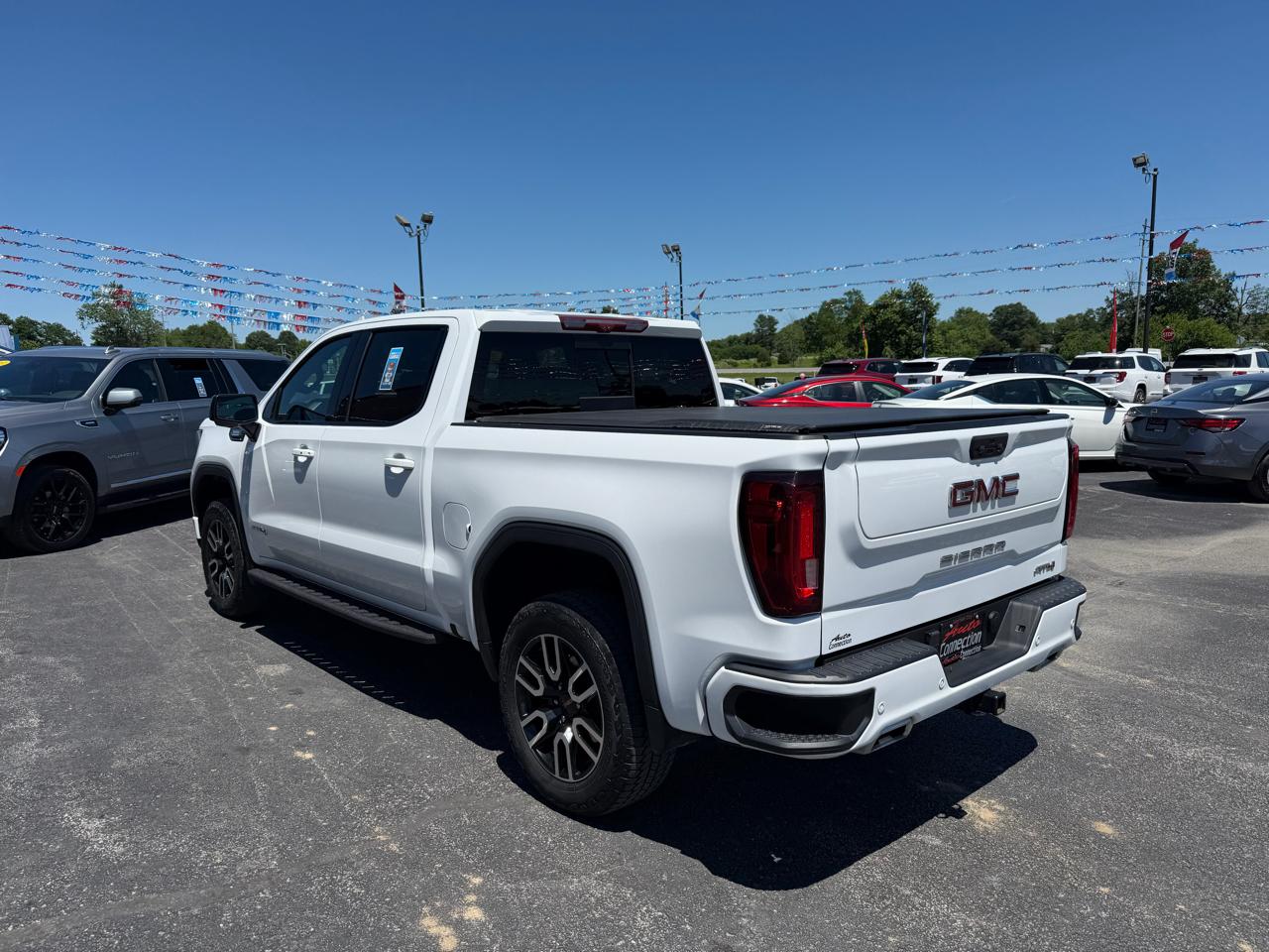GMC Sierra 1500 4WD Crew Cab 147" AT4 2023