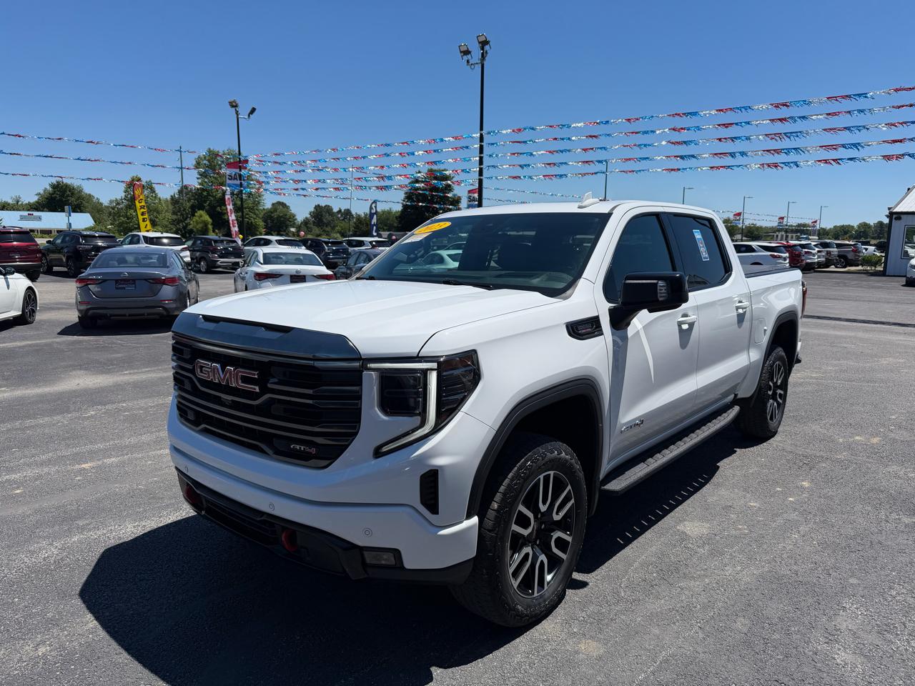 GMC Sierra 1500 4WD Crew Cab 147" AT4 2023