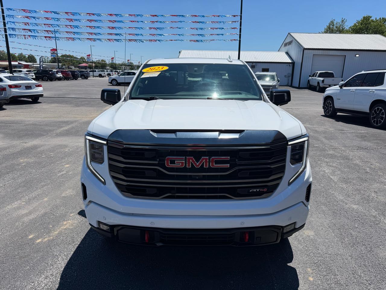 GMC Sierra 1500 4WD Crew Cab 147" AT4 2023