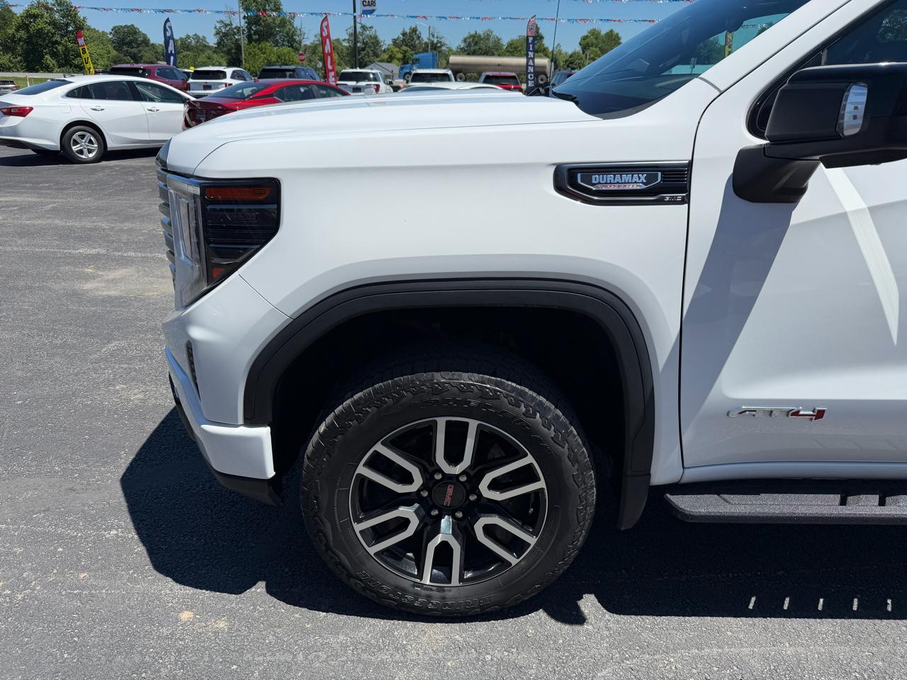 GMC Sierra 1500 4WD Crew Cab 147" AT4 2023