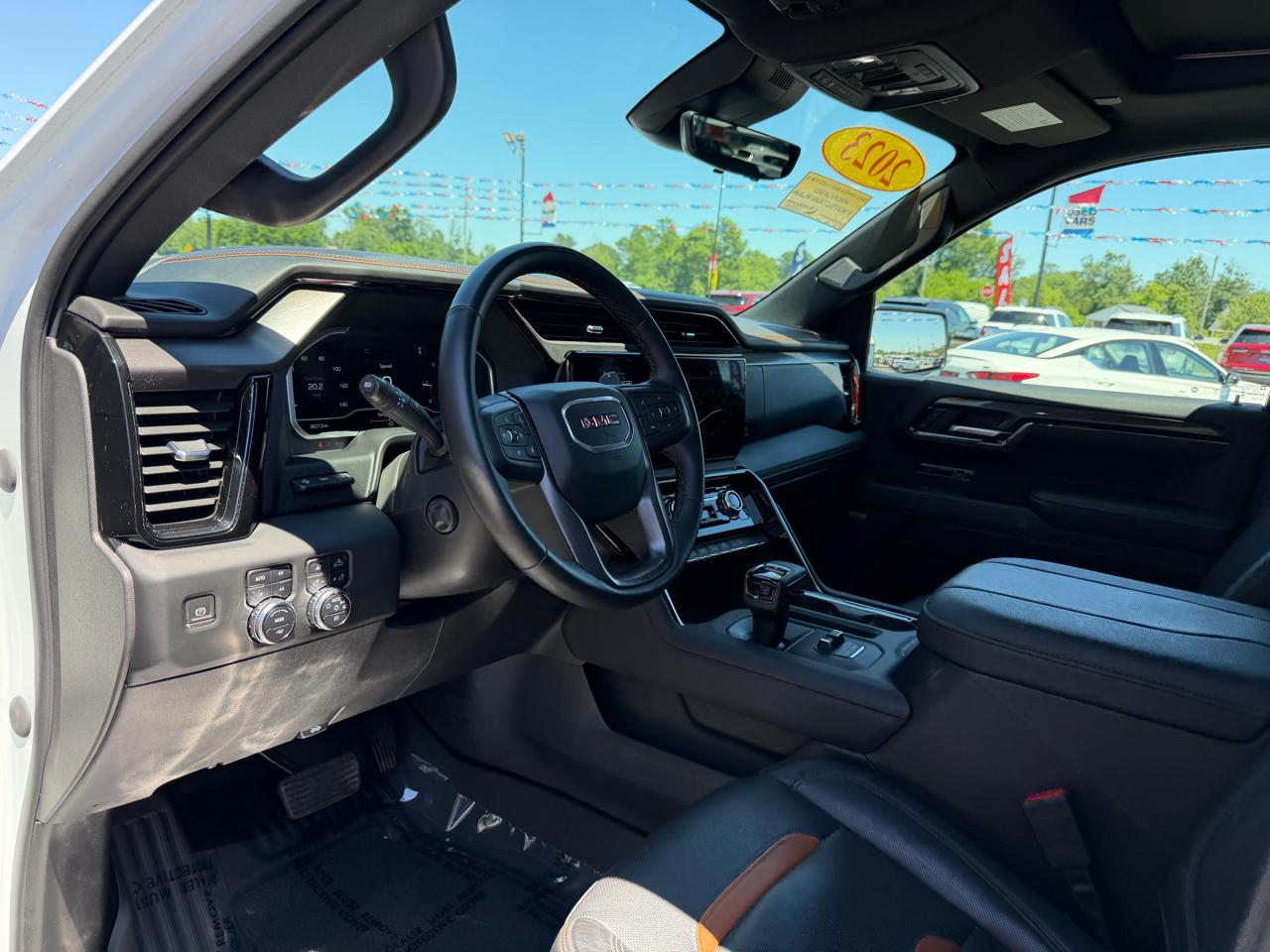 GMC Sierra 1500 4WD Crew Cab 147" AT4 2023