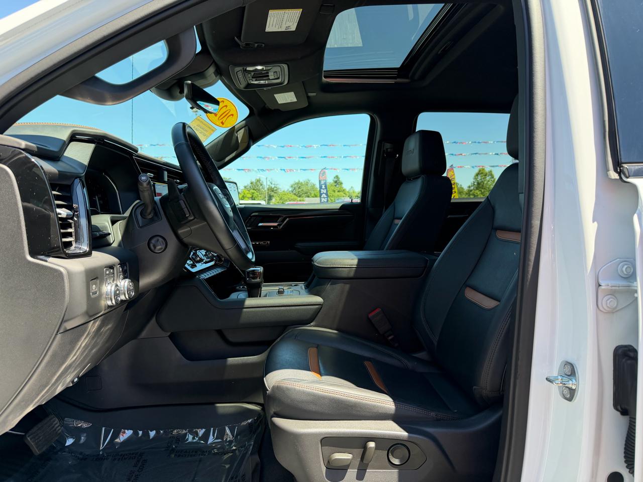 GMC Sierra 1500 4WD Crew Cab 147" AT4 2023
