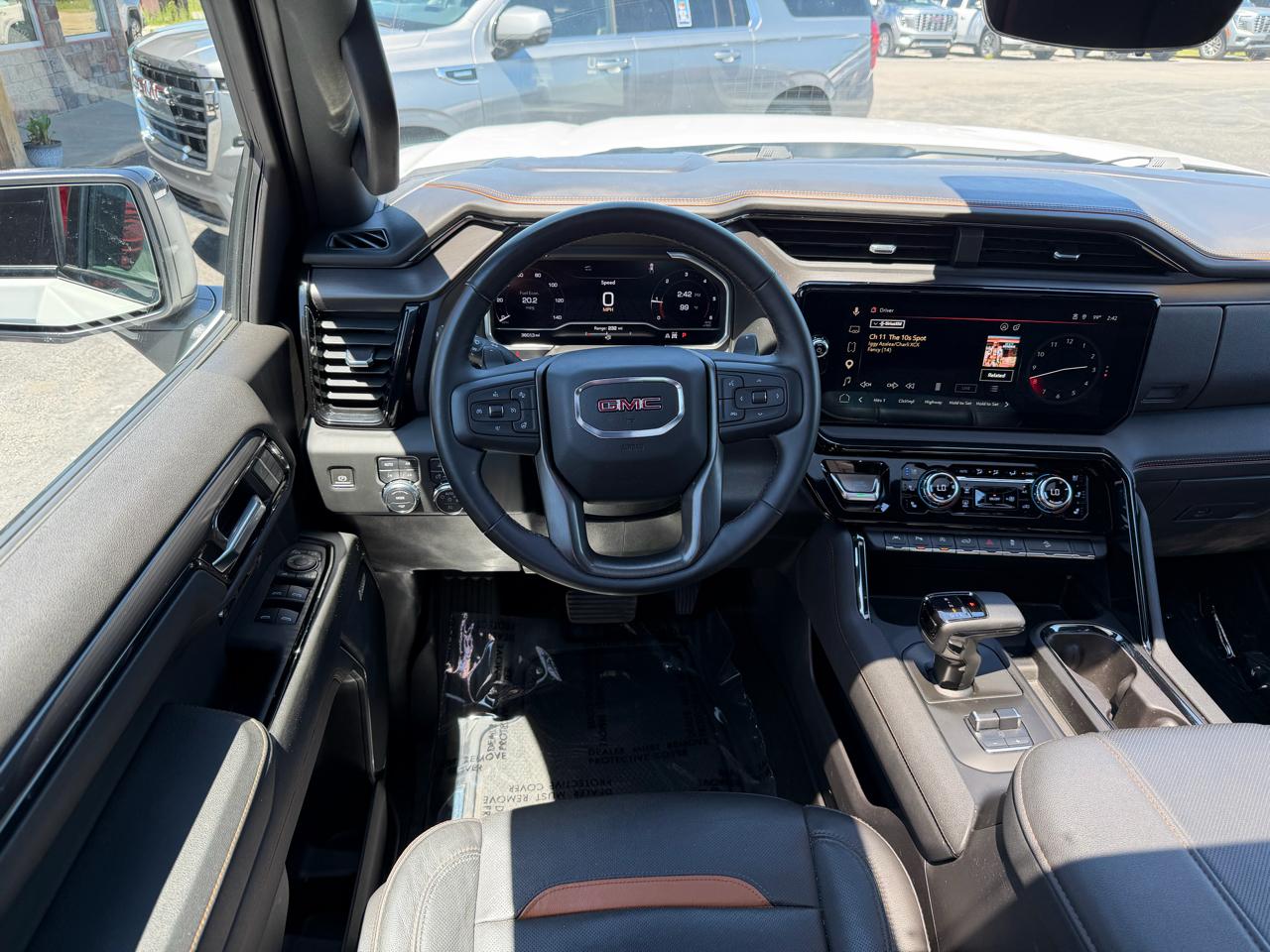 GMC Sierra 1500 4WD Crew Cab 147" AT4 2023