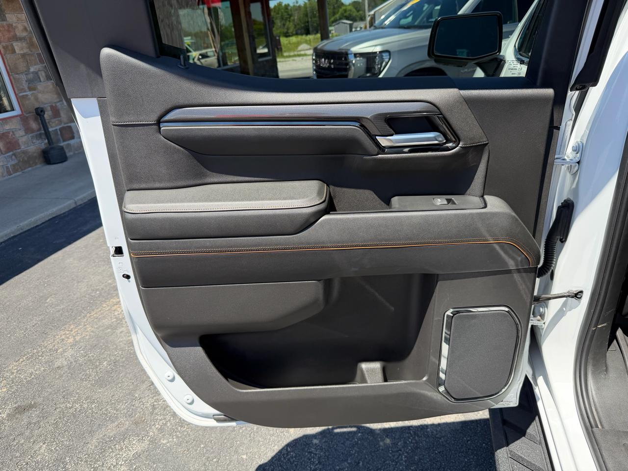 GMC Sierra 1500 4WD Crew Cab 147" AT4 2023