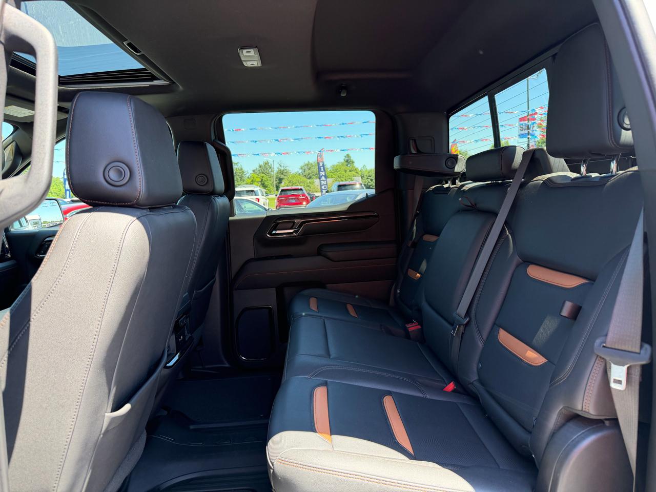 GMC Sierra 1500 4WD Crew Cab 147" AT4 2023