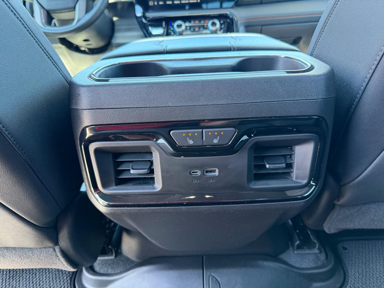 GMC Sierra 1500 4WD Crew Cab 147" AT4 2023