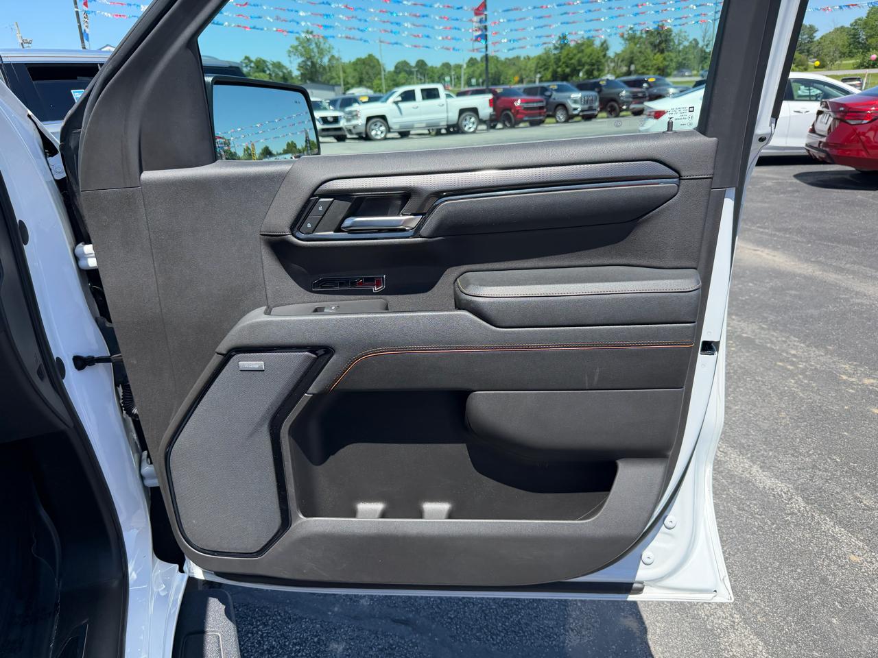 GMC Sierra 1500 4WD Crew Cab 147" AT4 2023
