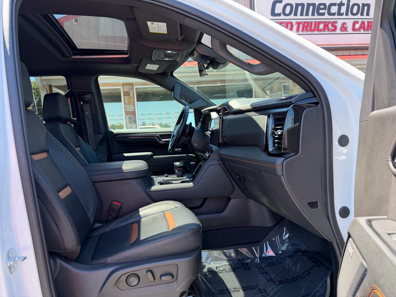 GMC Sierra 1500 4WD Crew Cab 147" AT4 2023