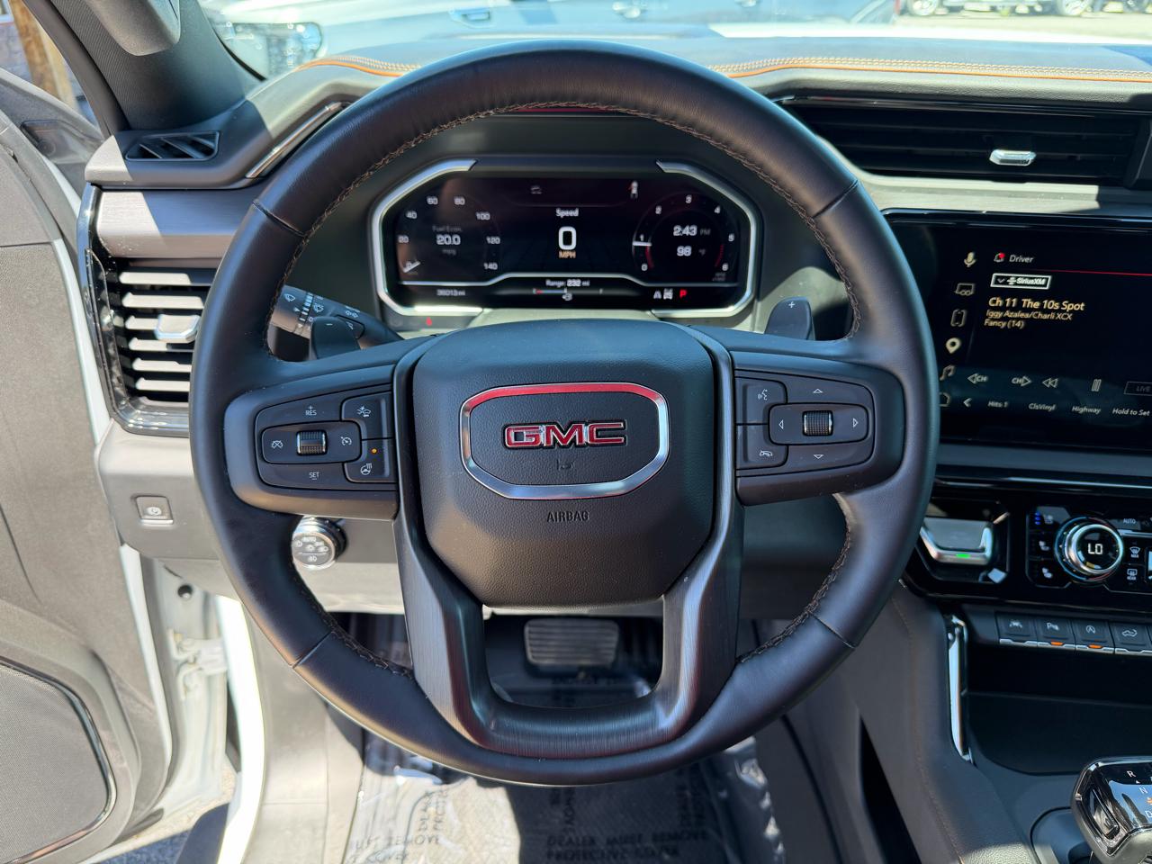 GMC Sierra 1500 4WD Crew Cab 147" AT4 2023
