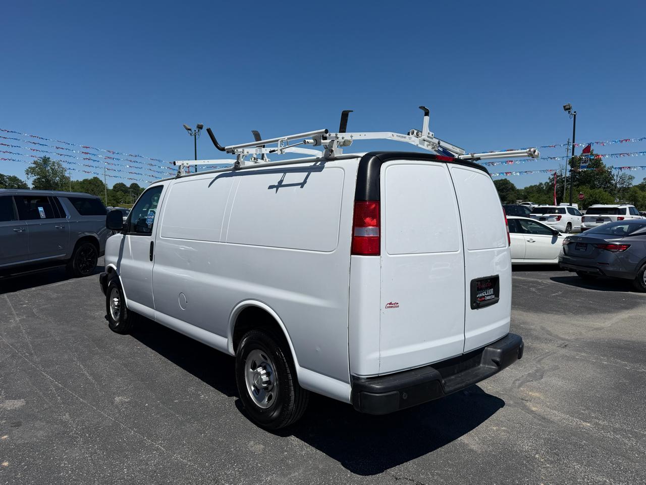 Chevrolet Express Cargo Van RWD 2500 135" 2021