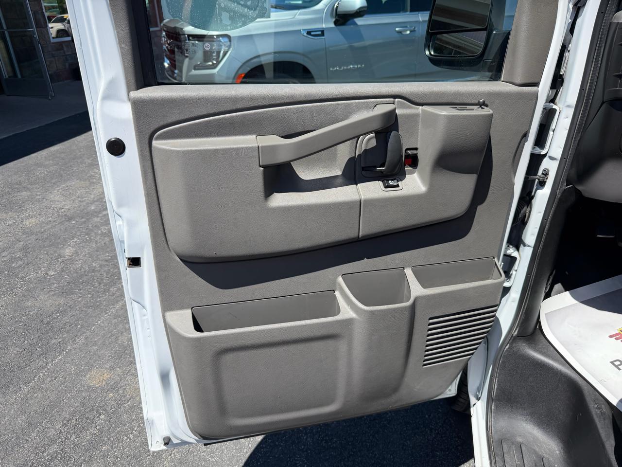Chevrolet Express Cargo Van RWD 2500 135" 2021