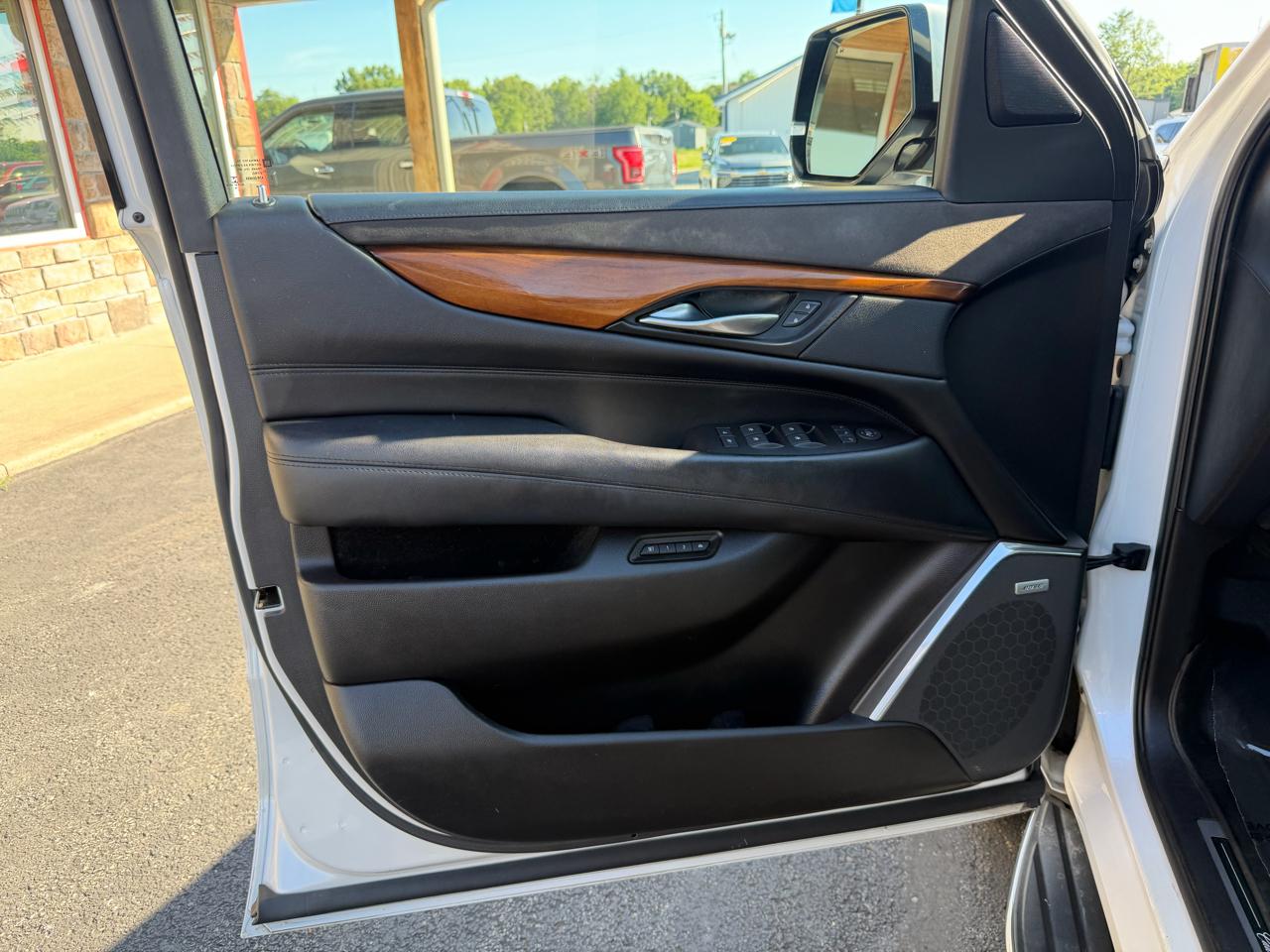 Cadillac Escalade 4WD 4dr Luxury 2017