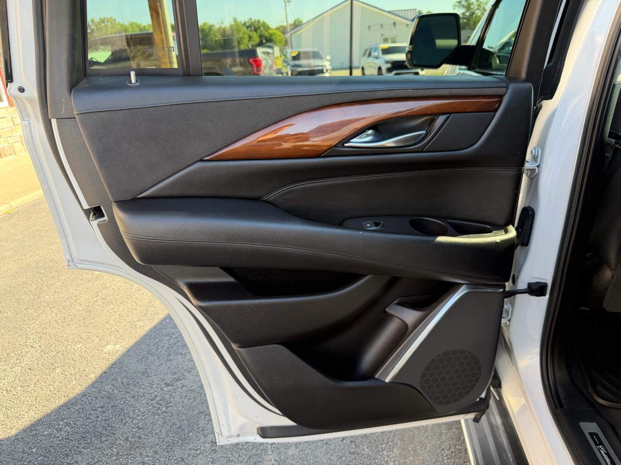 Cadillac Escalade 4WD 4dr Luxury 2017