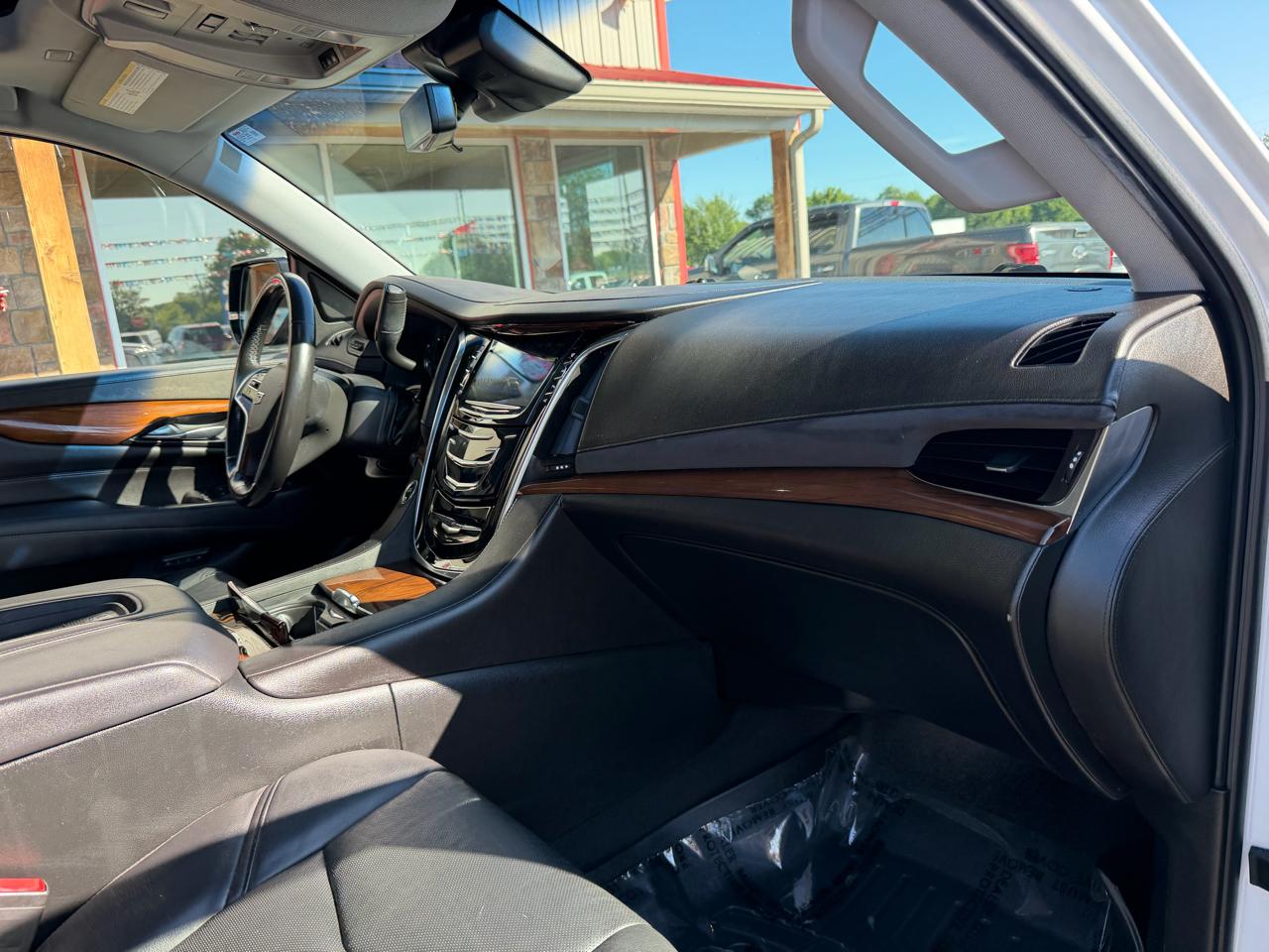 Cadillac Escalade 4WD 4dr Luxury 2017
