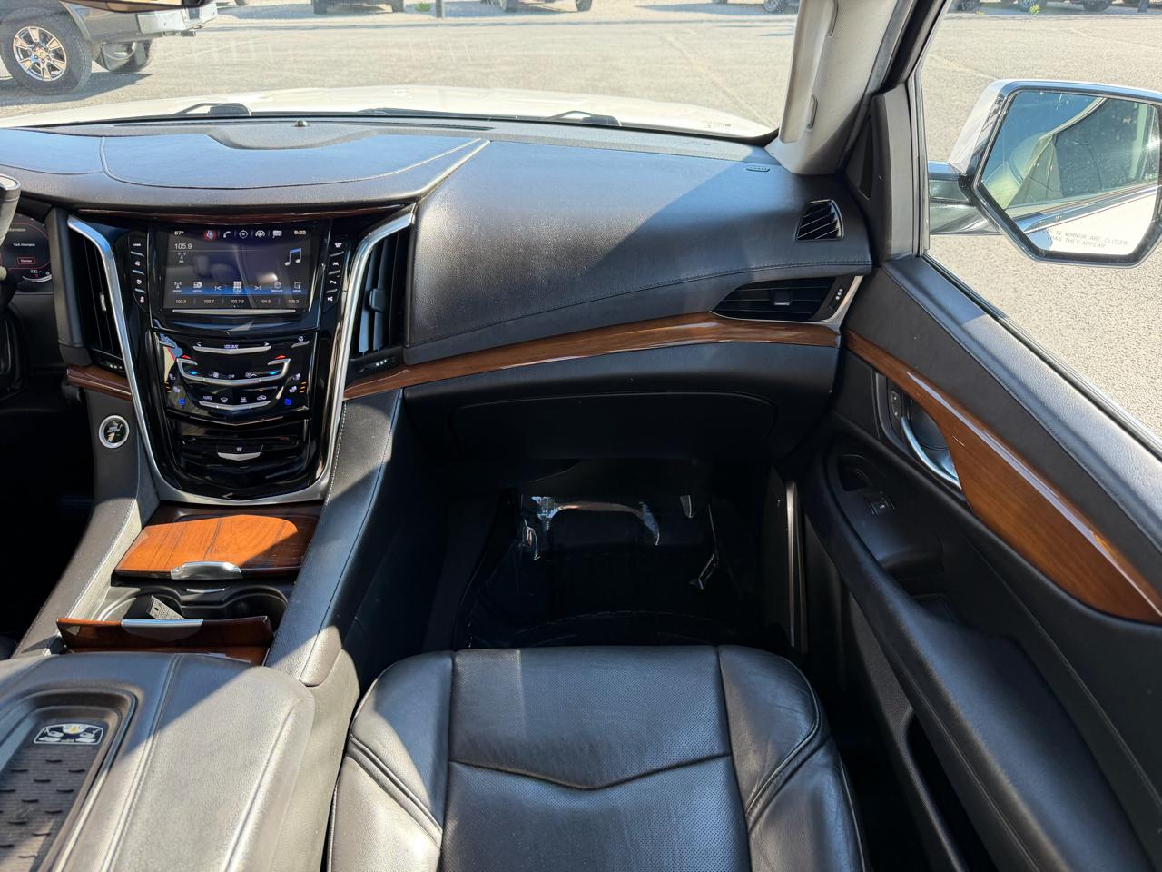 Cadillac Escalade 4WD 4dr Luxury 2017