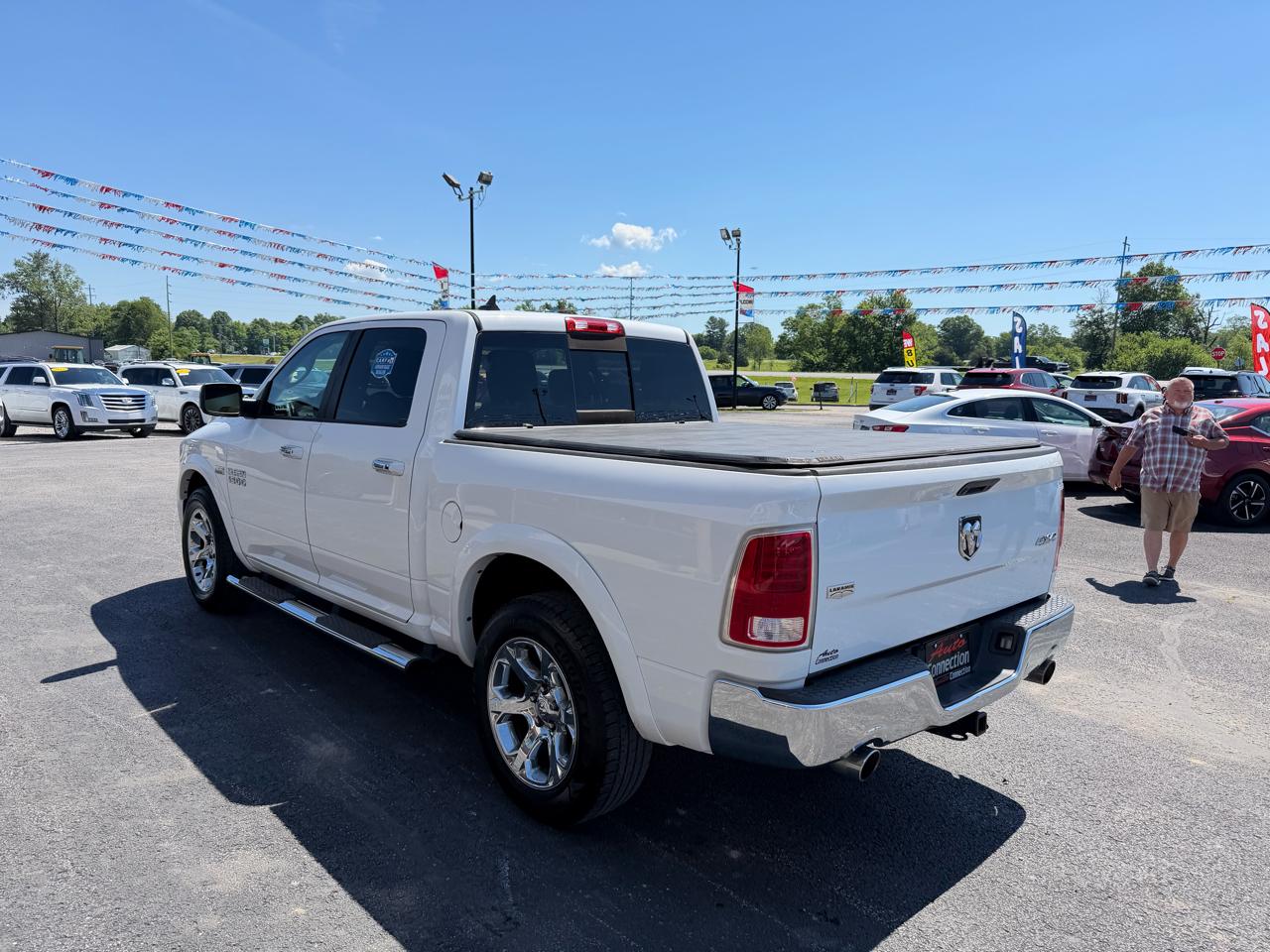 RAM 1500 4WD Crew Cab 140.5" Laramie 2015