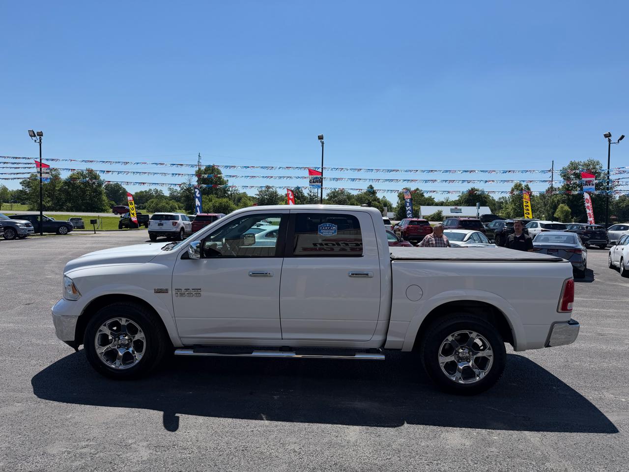 RAM 1500 4WD Crew Cab 140.5" Laramie 2015