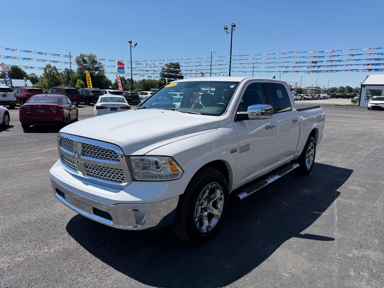 RAM 1500 4WD Crew Cab 140.5" Laramie 2015