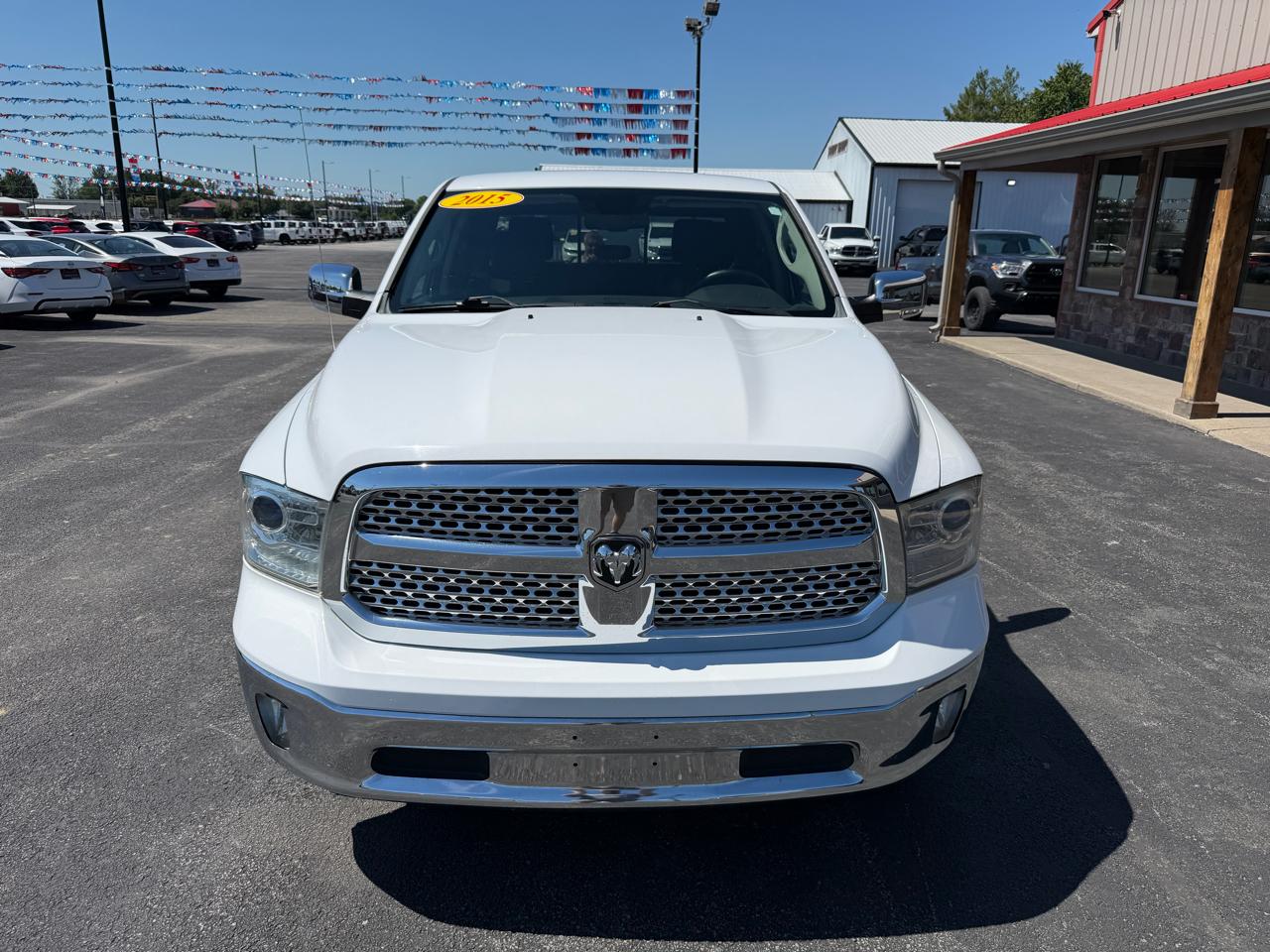 RAM 1500 4WD Crew Cab 140.5" Laramie 2015