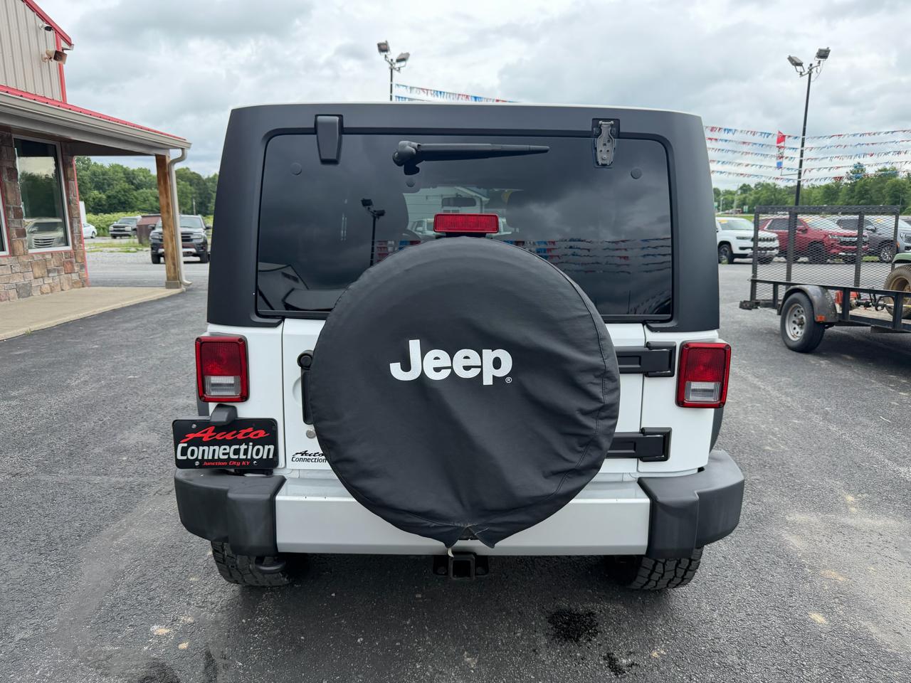 Jeep Wrangler Unlimited 4WD 4dr Sahara 2012