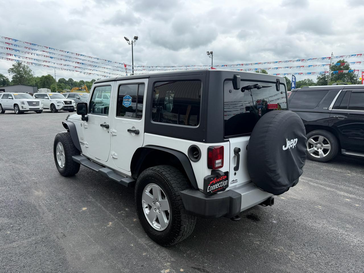 Jeep Wrangler Unlimited 4WD 4dr Sahara 2012