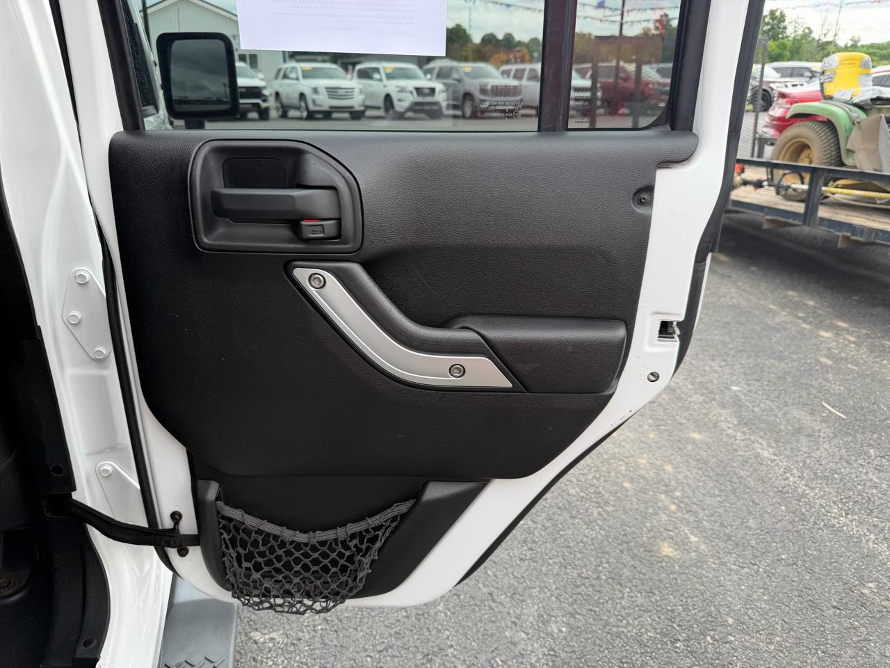Jeep Wrangler Unlimited 4WD 4dr Sahara 2012