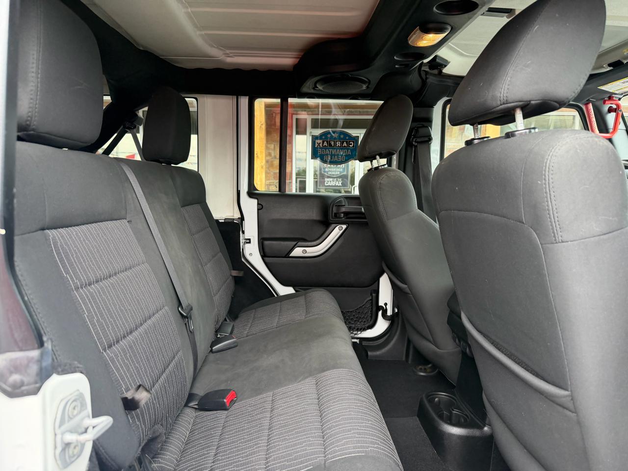 Jeep Wrangler Unlimited 4WD 4dr Sahara 2012