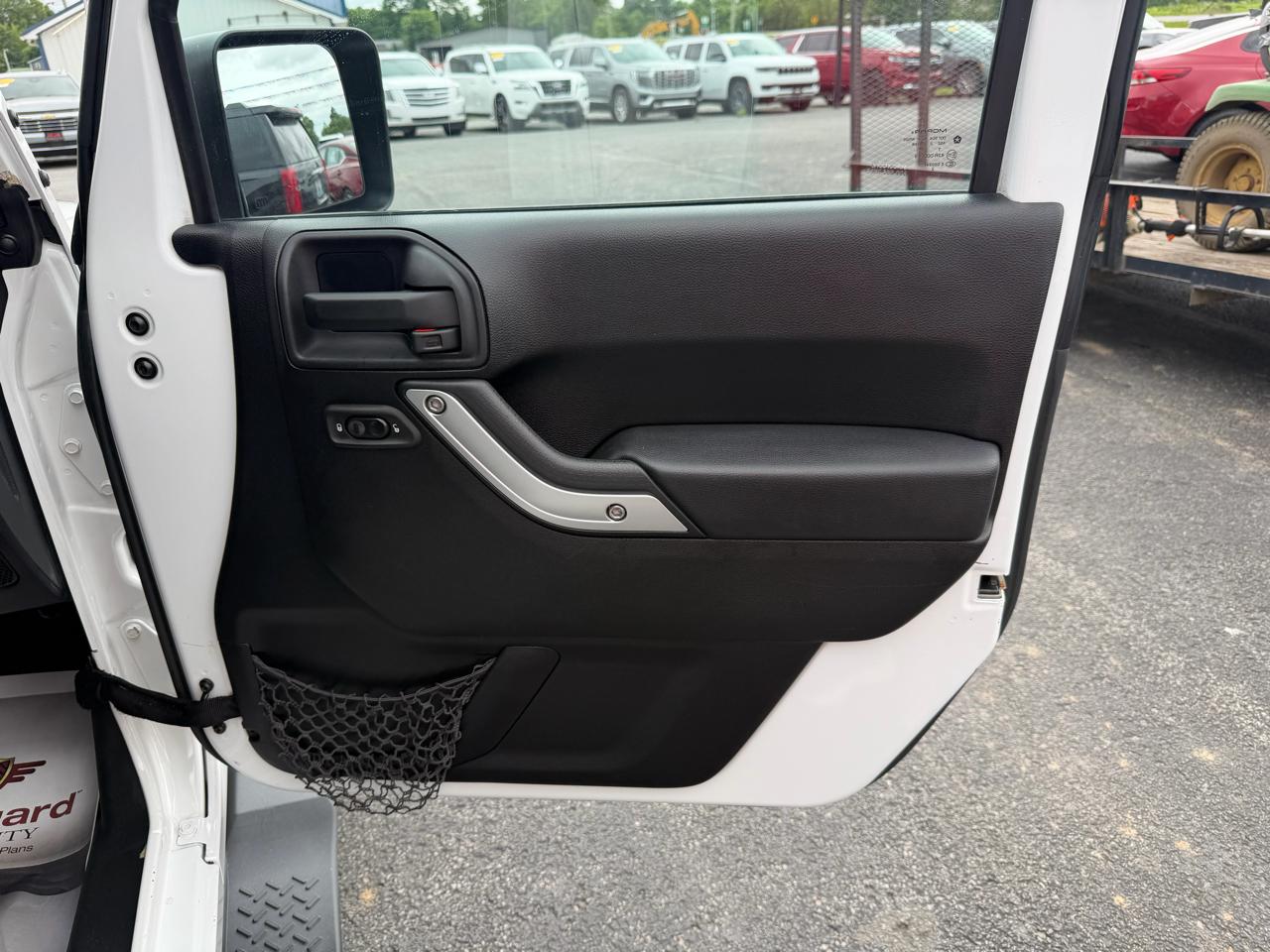 Jeep Wrangler Unlimited 4WD 4dr Sahara 2012
