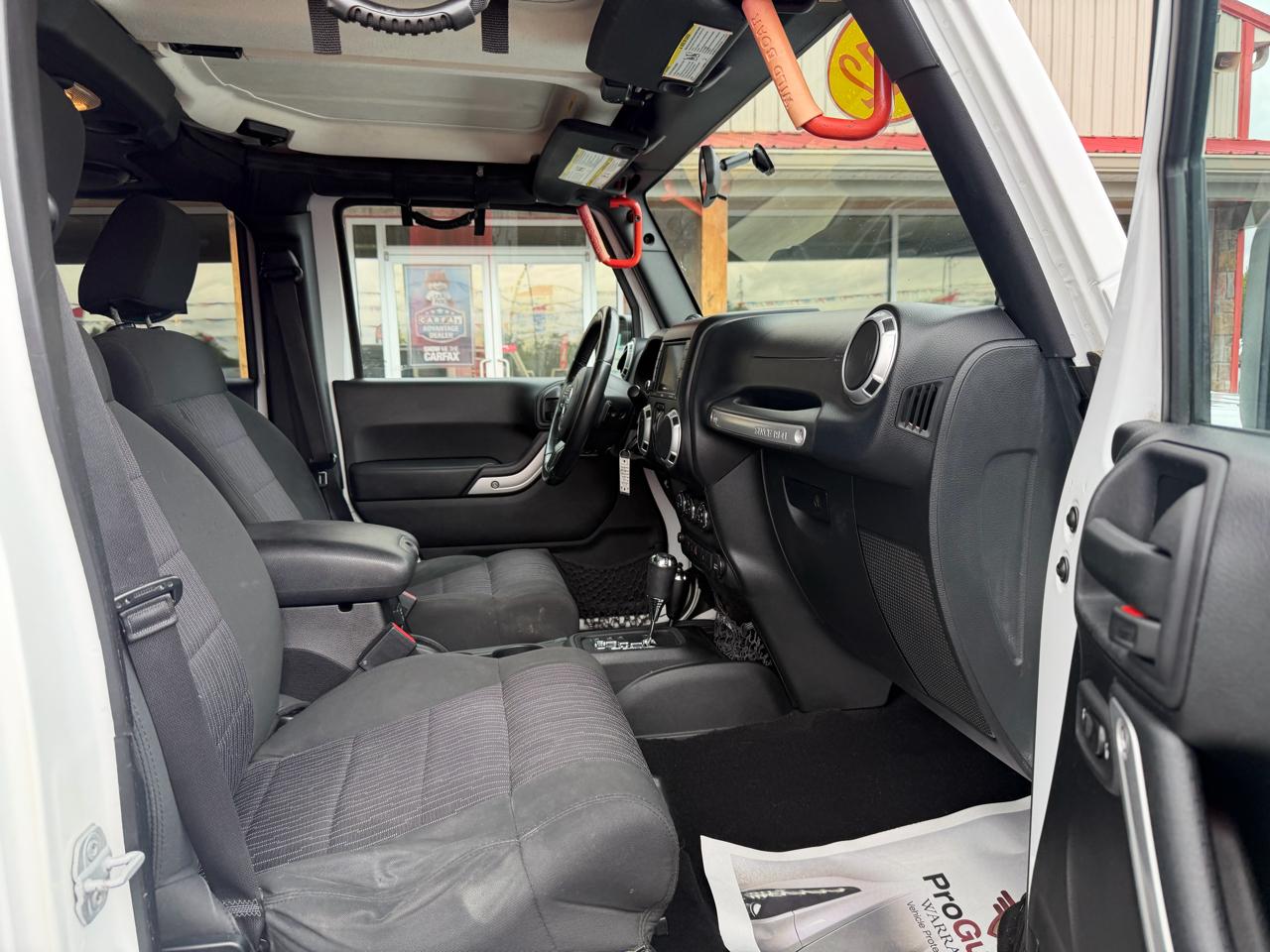 Jeep Wrangler Unlimited 4WD 4dr Sahara 2012