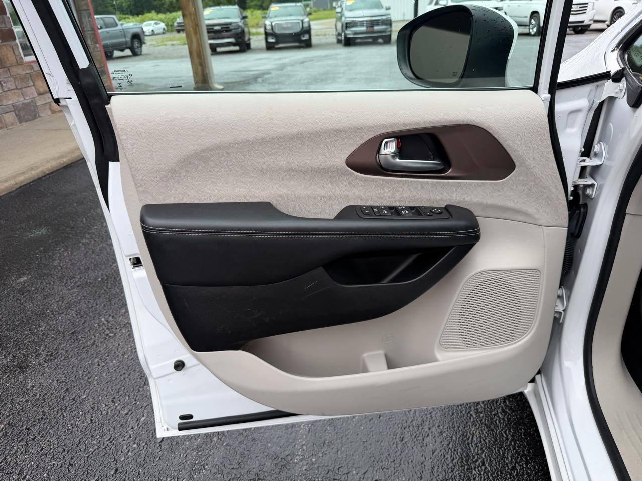 Chrysler Voyager LX FWD 2022