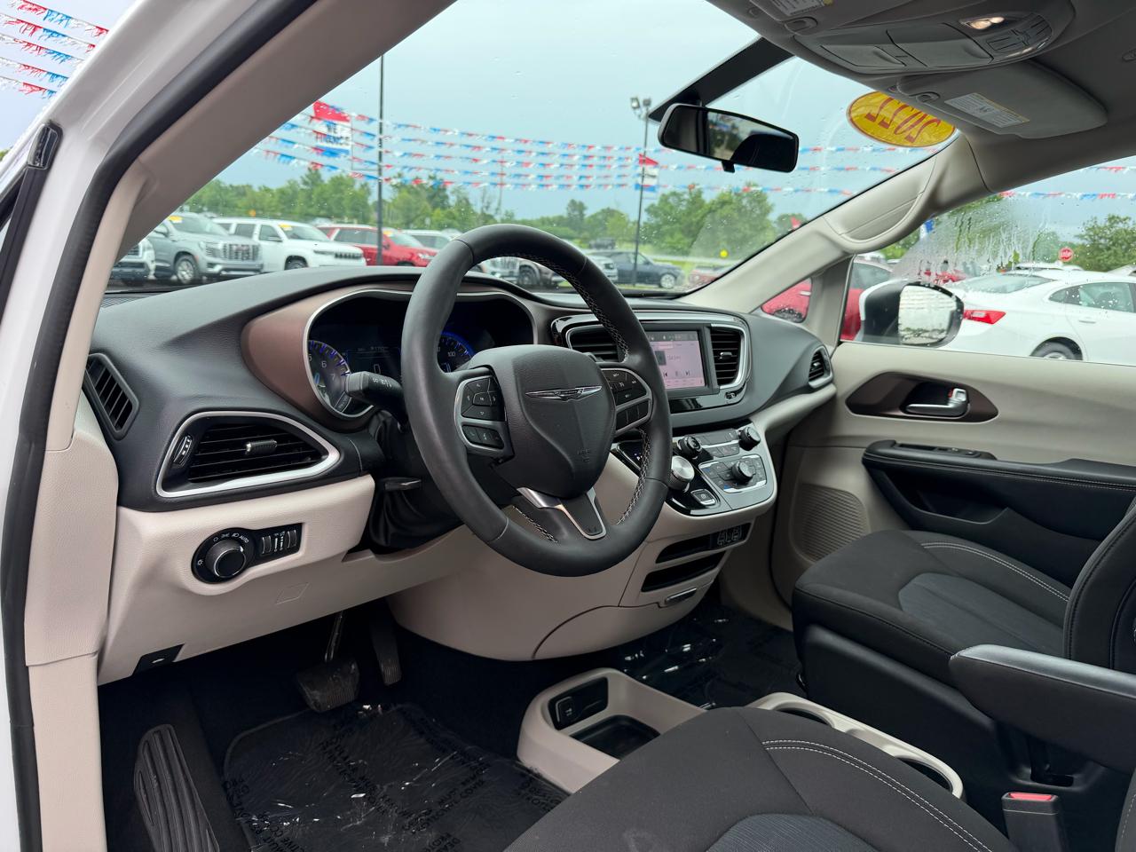 Chrysler Voyager LX FWD 2022