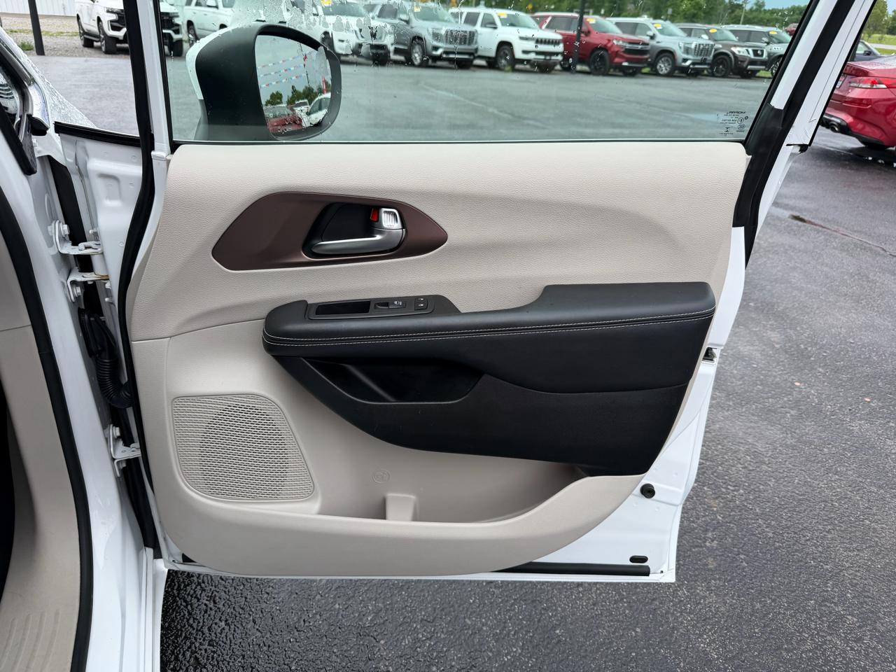 Chrysler Voyager LX FWD 2022