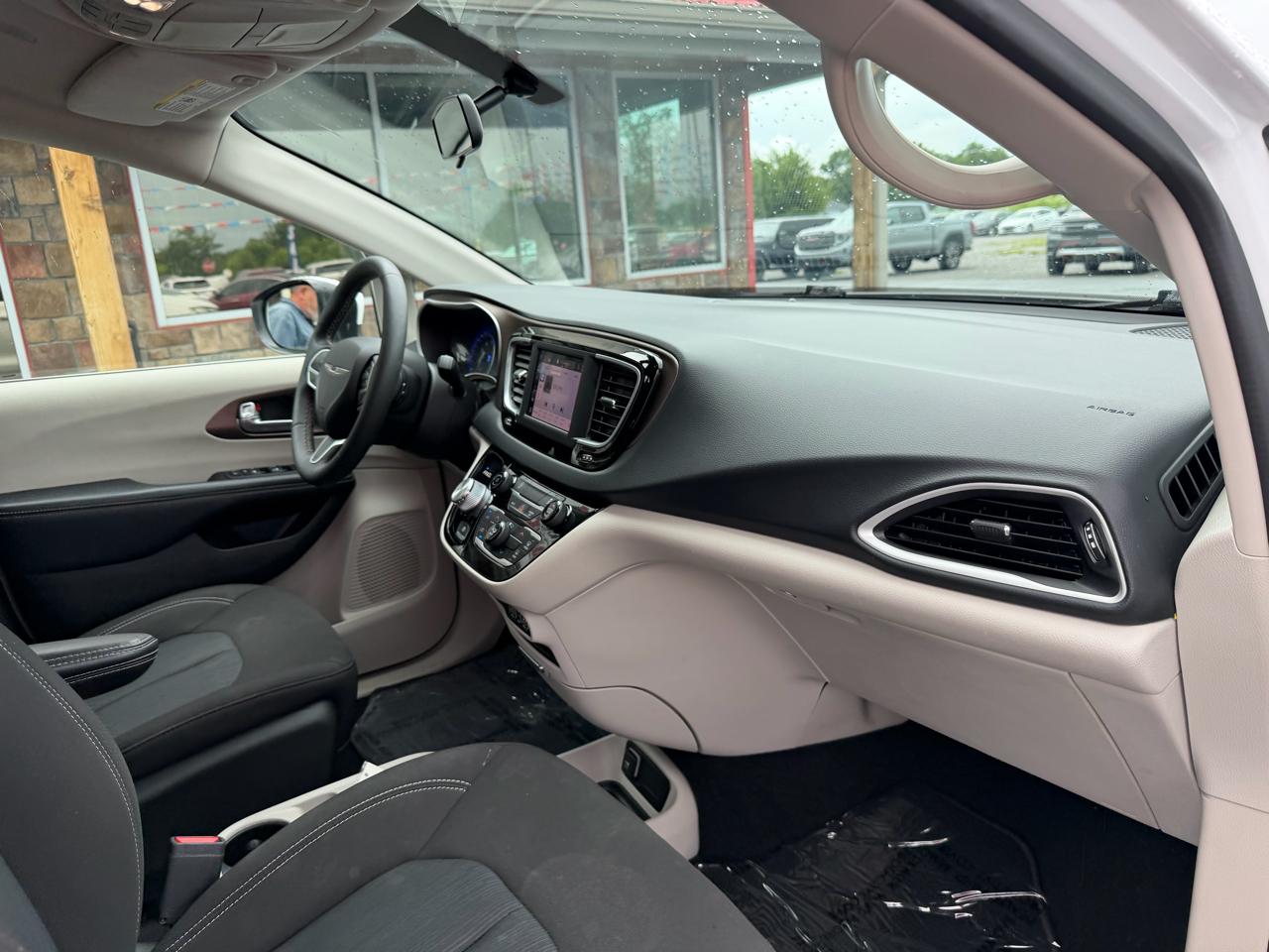 Chrysler Voyager LX FWD 2022