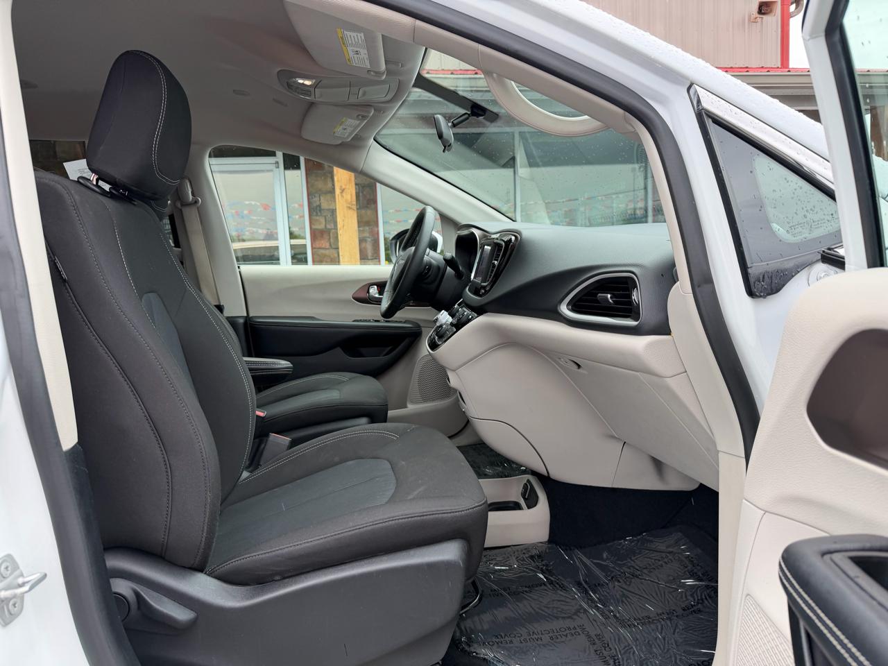 Chrysler Voyager LX FWD 2022
