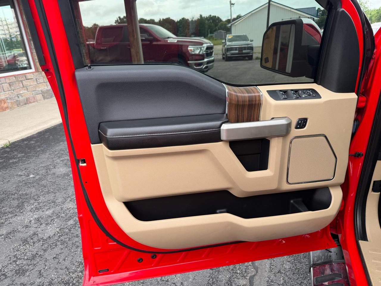 Ford F-150 4WD SuperCrew 139" Lariat 2017