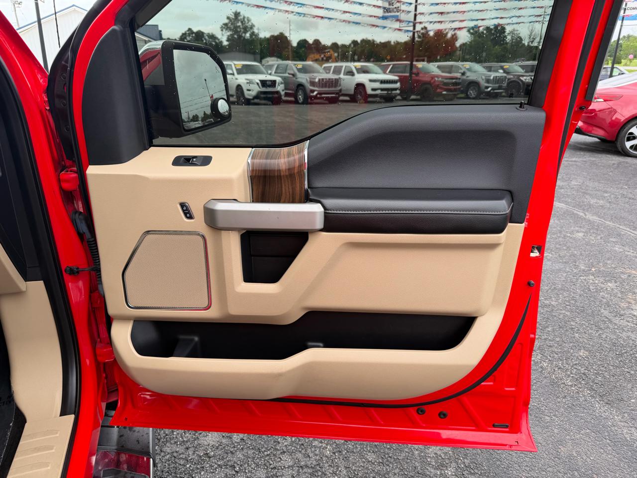 Ford F-150 4WD SuperCrew 139" Lariat 2017