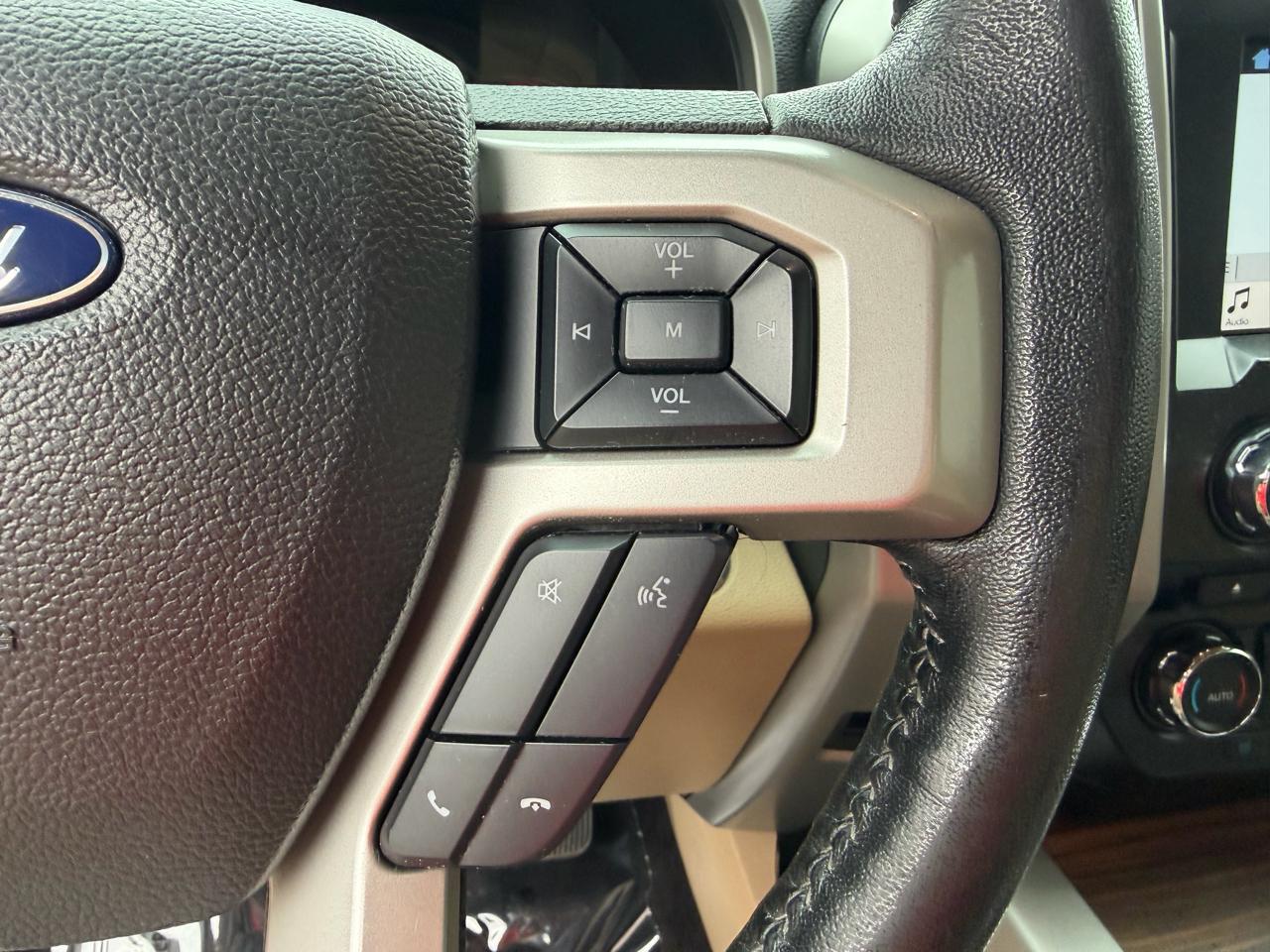 Ford F-150 4WD SuperCrew 139" Lariat 2017