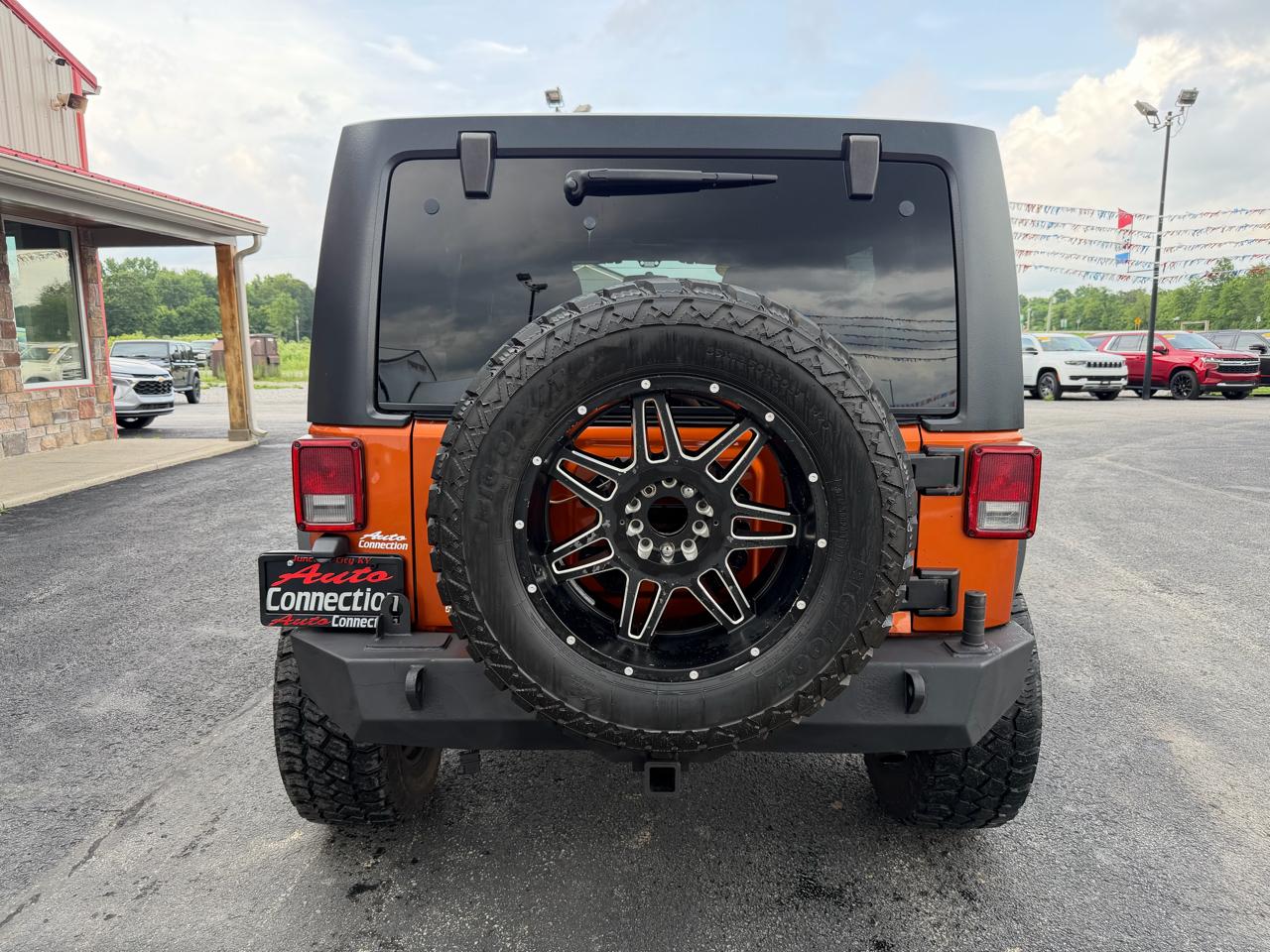 Jeep Wrangler Unlimited 4WD 4dr Sahara 2011