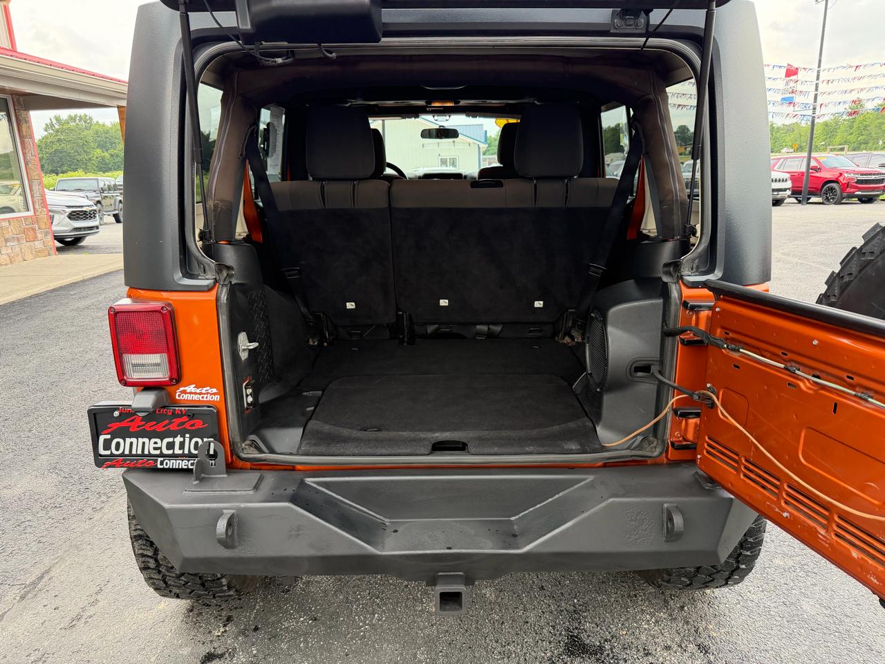 Jeep Wrangler Unlimited 4WD 4dr Sahara 2011