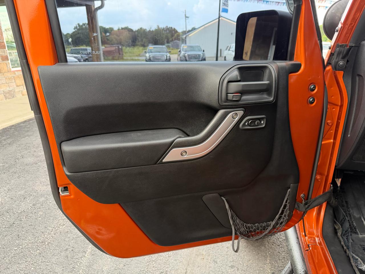 Jeep Wrangler Unlimited 4WD 4dr Sahara 2011