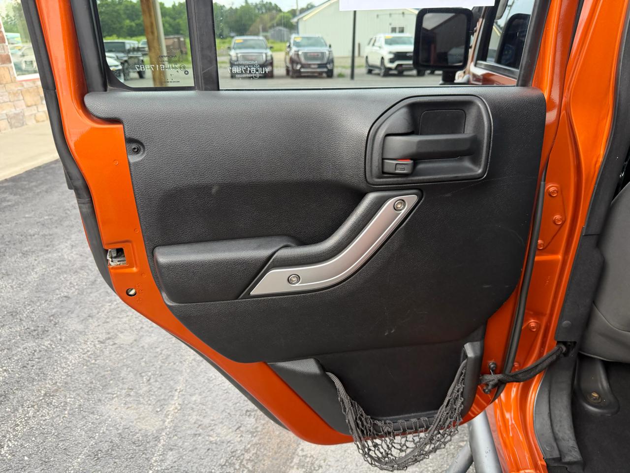 Jeep Wrangler Unlimited 4WD 4dr Sahara 2011
