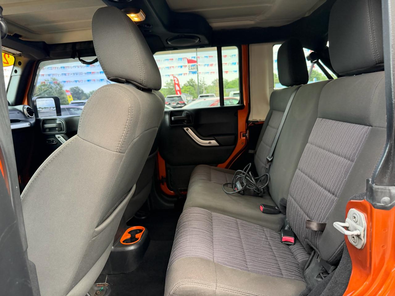 Jeep Wrangler Unlimited 4WD 4dr Sahara 2011