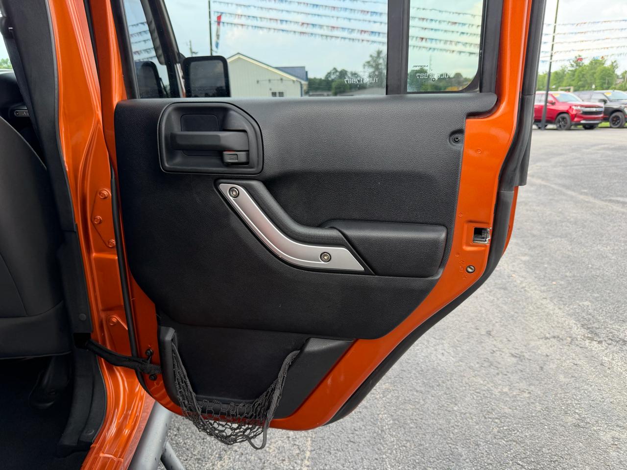 Jeep Wrangler Unlimited 4WD 4dr Sahara 2011