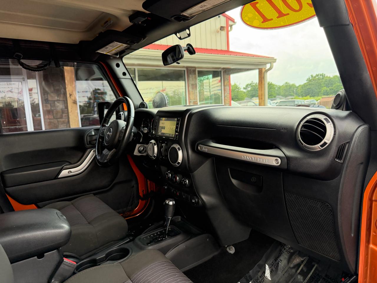 Jeep Wrangler Unlimited 4WD 4dr Sahara 2011