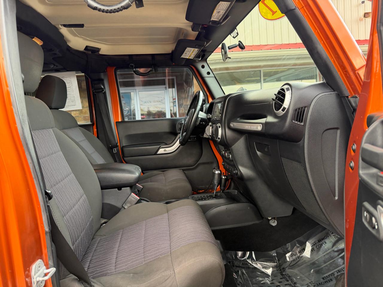 Jeep Wrangler Unlimited 4WD 4dr Sahara 2011