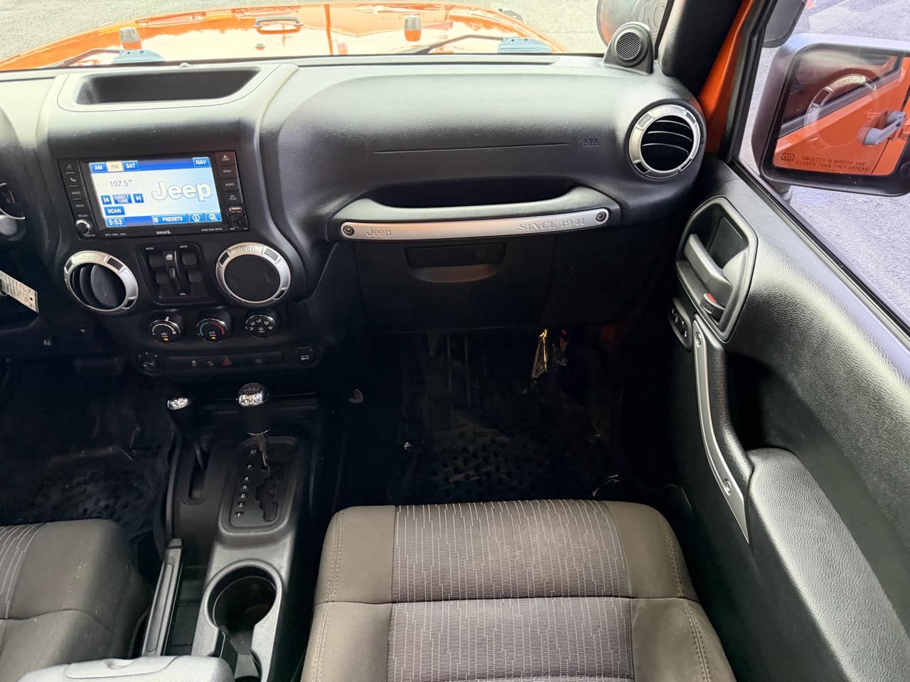 Jeep Wrangler Unlimited 4WD 4dr Sahara 2011
