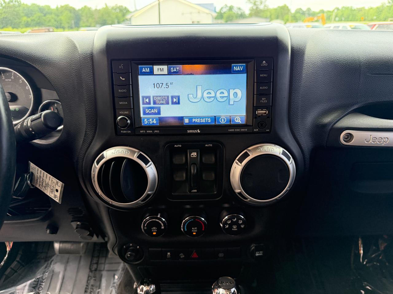 Jeep Wrangler Unlimited 4WD 4dr Sahara 2011